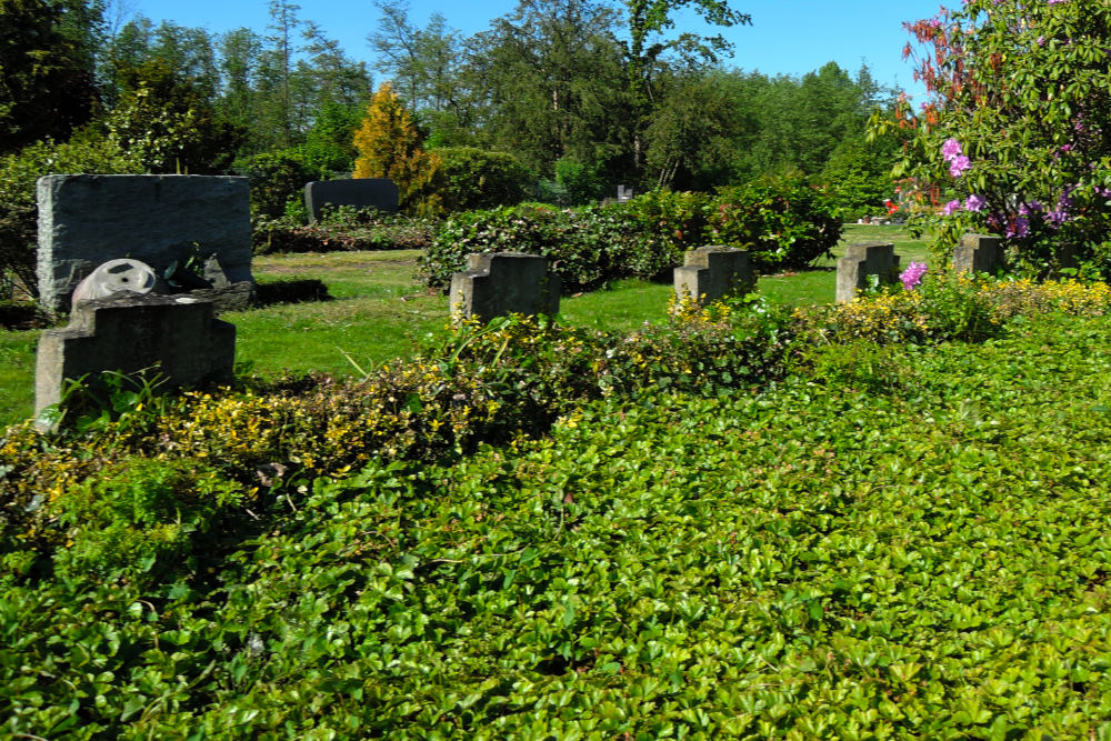 War Memorial And Graves Boisheim #2