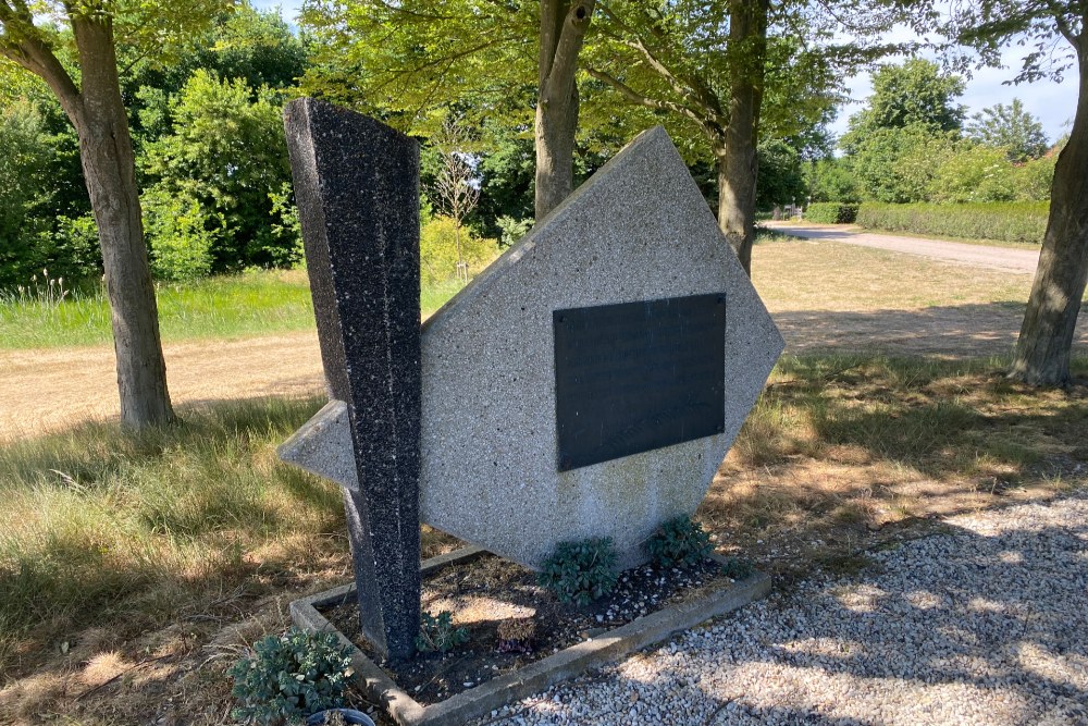 Monument Tijdelijke Geallieerde Oorlogsbegraafplaats #1
