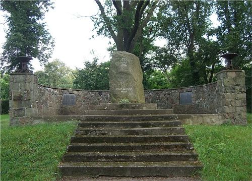 Oorlogsmonument Burg Stargard #1