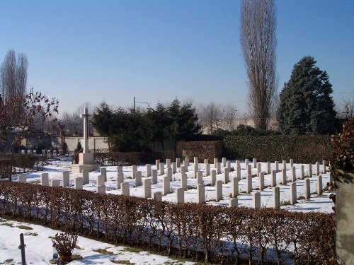Commonwealth War Graves Cremona #1