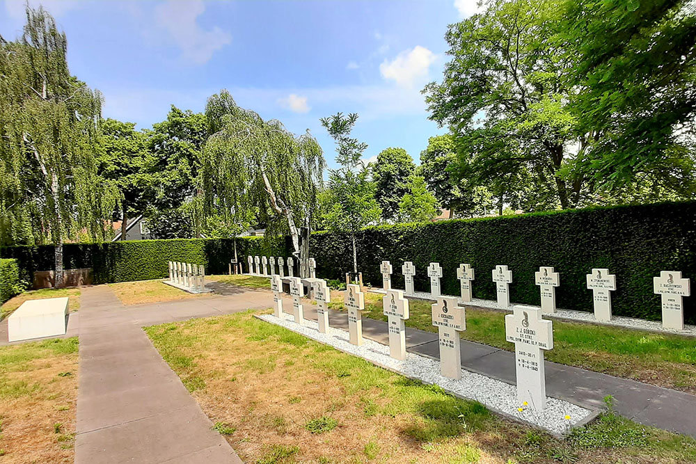 Polish War Graves Leyssenakkers General Cemetery Oosterhout #1