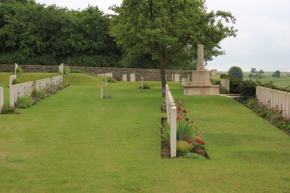 Oorlogsbegraafplaats van het Gemenebest Ribecourt #2