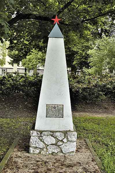 Monument Rode Leger