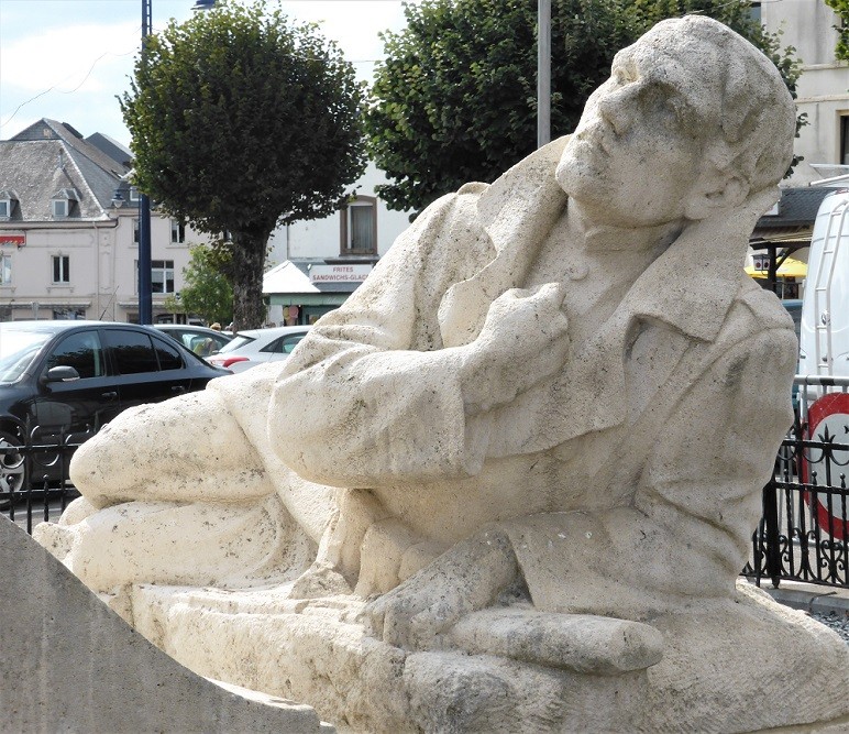 War Memorial Florenville #5