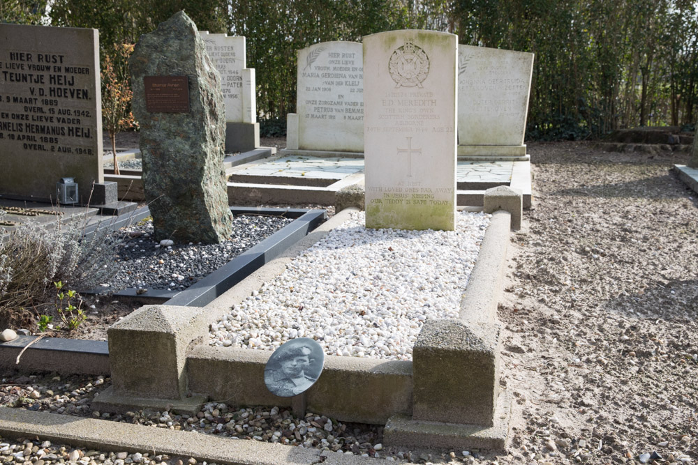 Commonwealth War Grave (Protestant Churchyard) #4