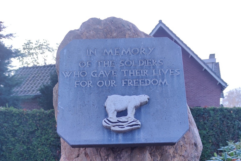 Monument Bevrijding Maasbree Polar Bears