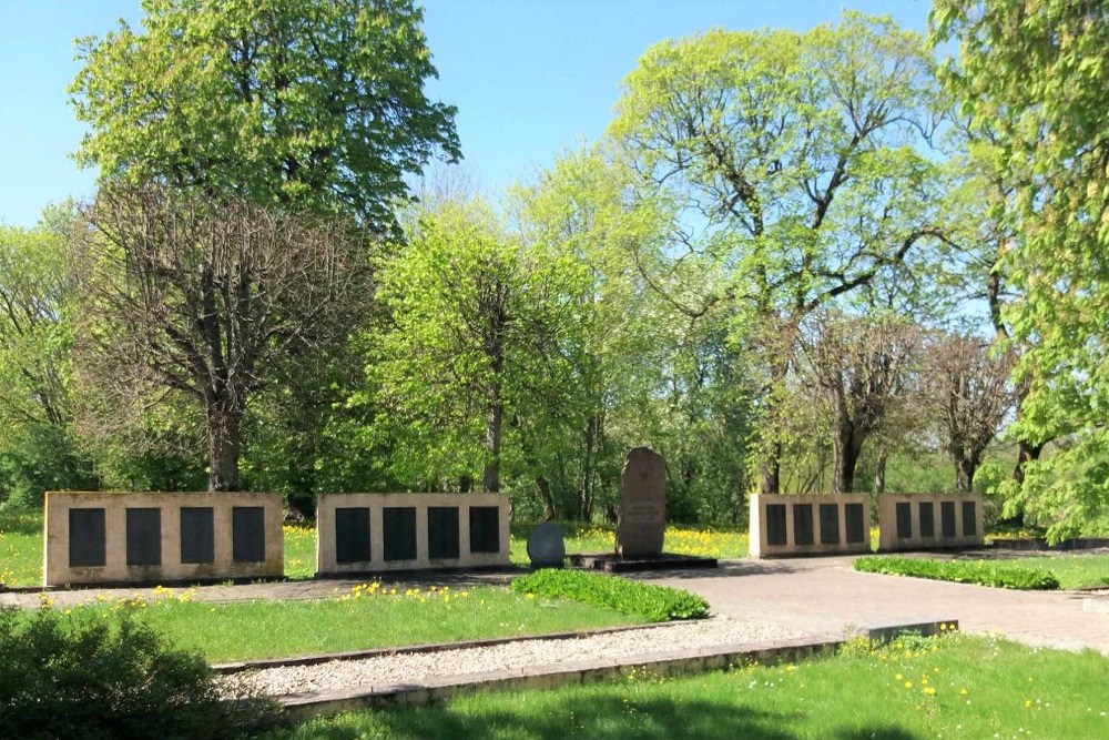 Sovjet Oorlogsbegraafplaats Ezere #1