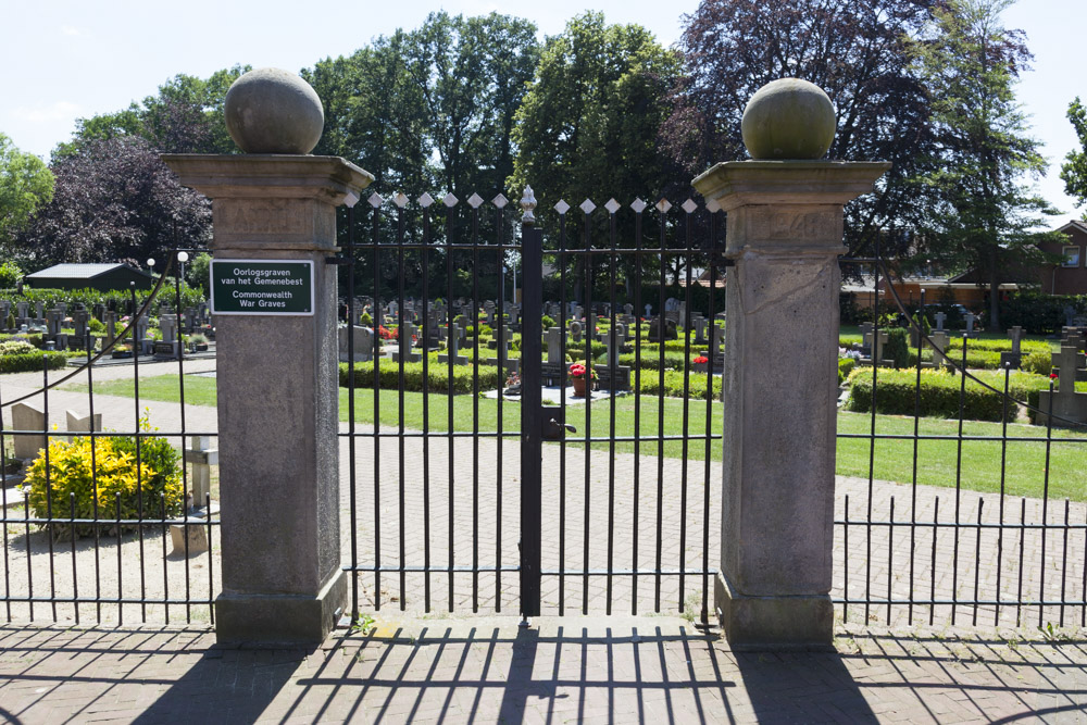 Commonwealth War Graves Roman Catholic Cemetery Reutum #5