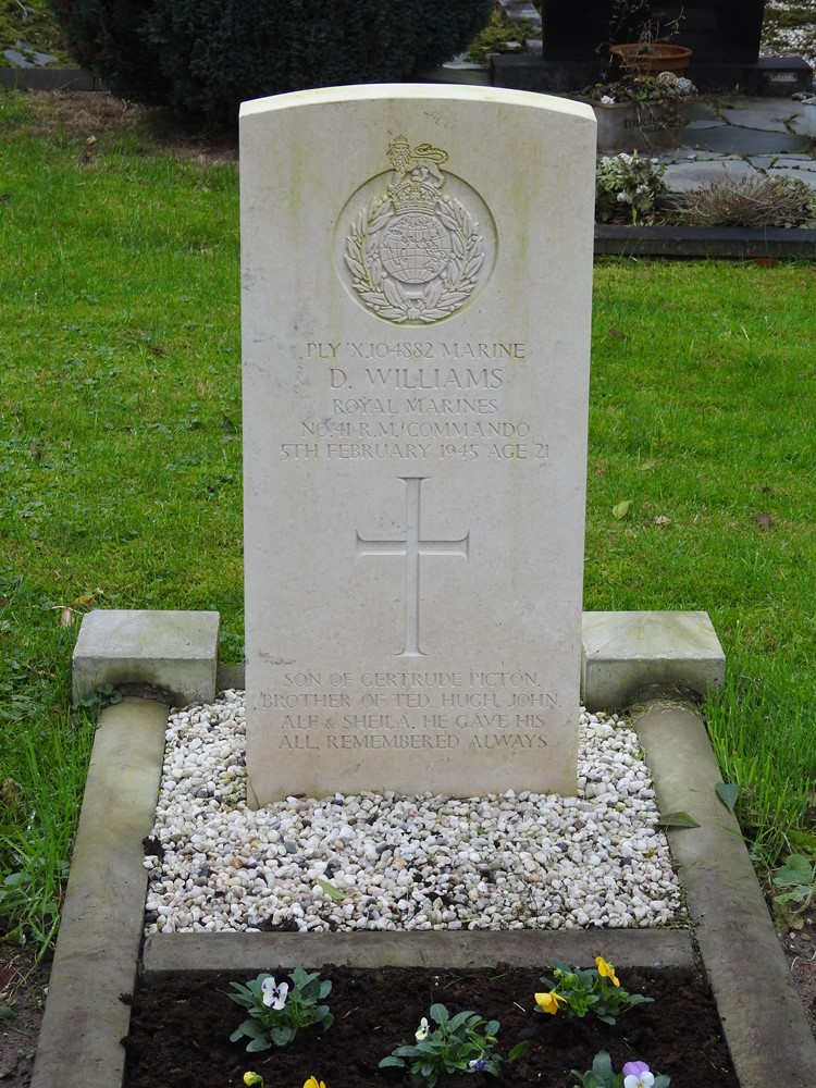 Commonwealth War Graves Protestant Churchyard Waspik #4