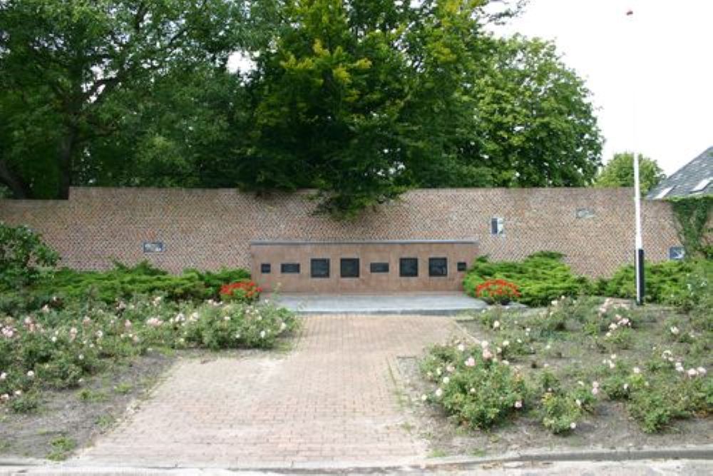 War Memorial Siddeburen #1