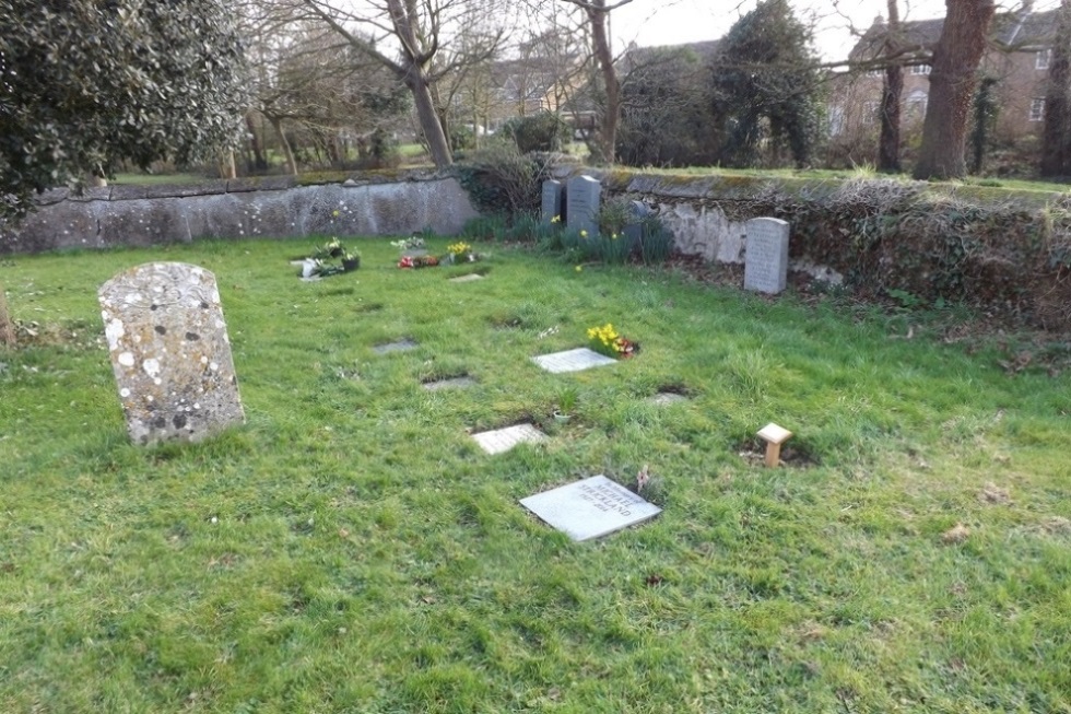 Commonwealth War Graves St. Mary Magdalene Churchyard