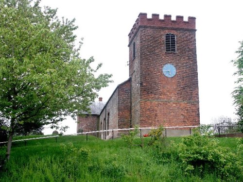 Oorlogsgraf van het Gemenebest All Saints Churchyard