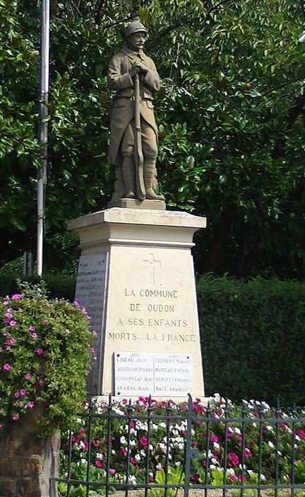 Oorlogsmonument Oudon #1