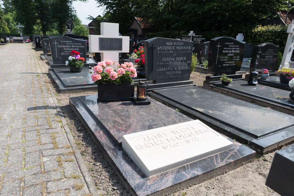 War Memorial and Grave of Hendrik Oude Egbrink #1