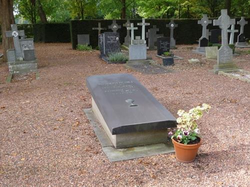 Dutch War Grave Schimmert #3