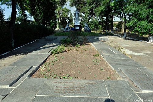 Mass Grave Soviet Soldiers Soledar #1