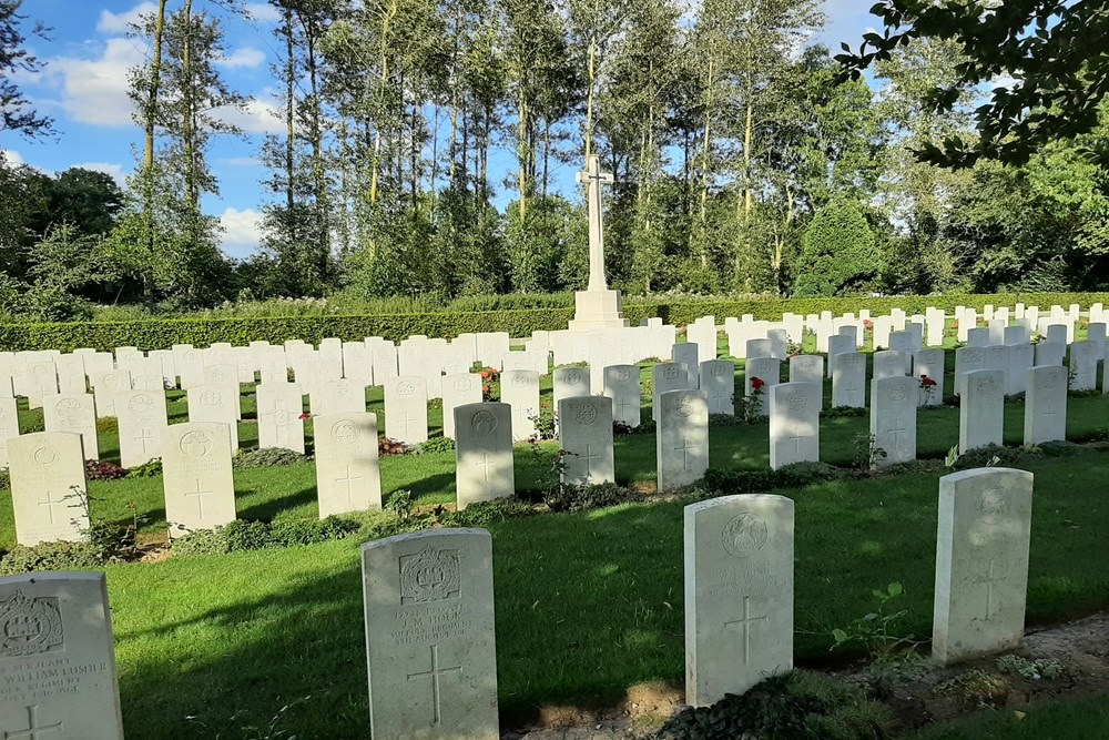 Commonwealth War Cemetery Auchonvillers #2