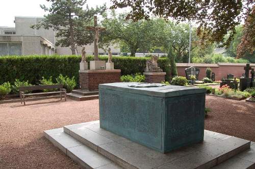 Oorlogsmonument Gustorf #1