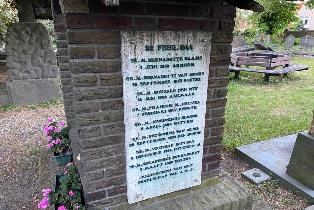 Monument Bombardementslachtoffers Klooster St.-Louis #3