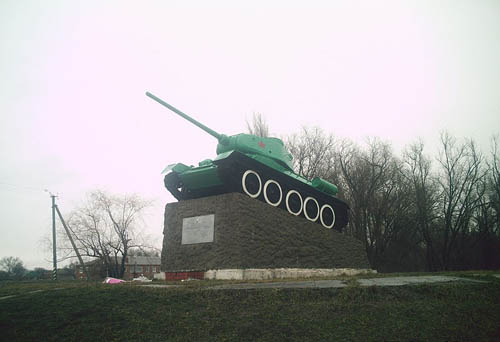 Bevrijdingsmonument (T-34/85 Tank) Zimovniki #1