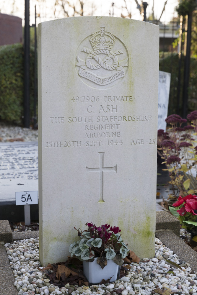 Commonwealth War Grave Churchyard Willige Langerak #2
