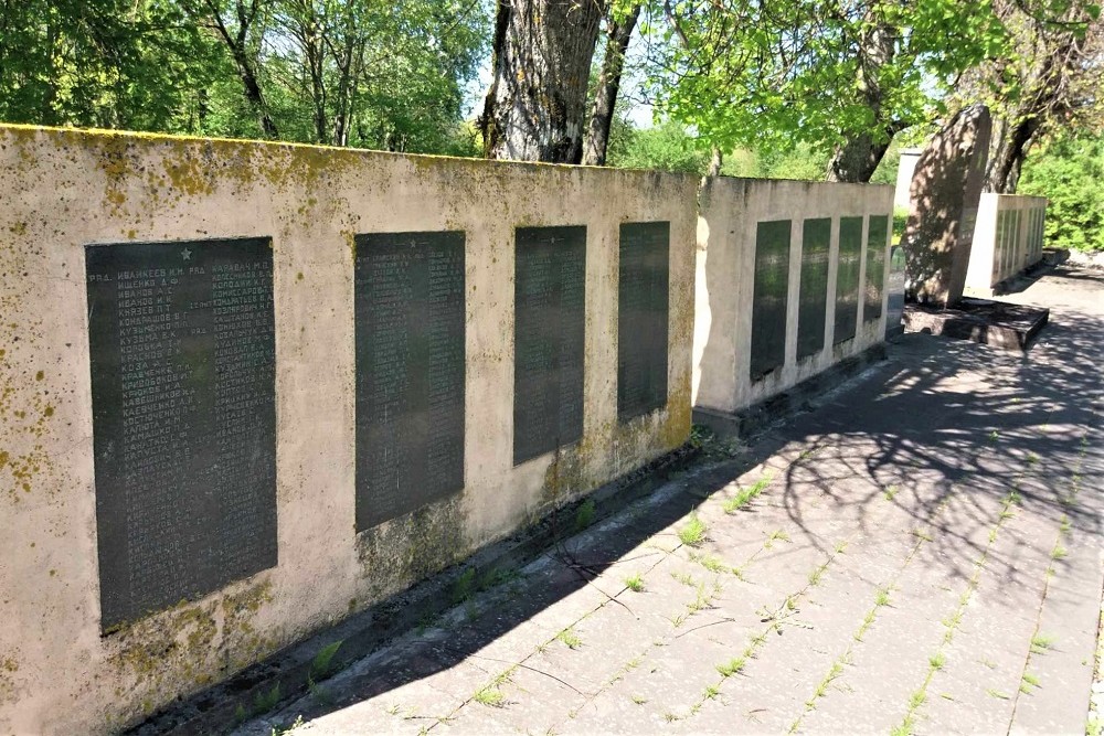 Sovjet Oorlogsbegraafplaats Ezere #2