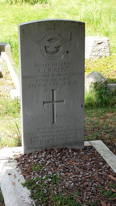 Commonwealth War Graves St. Mary Churchyard #5