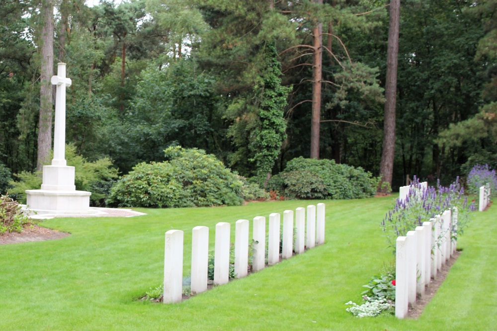 Commonwealth War Cemetery Kasterlee #2