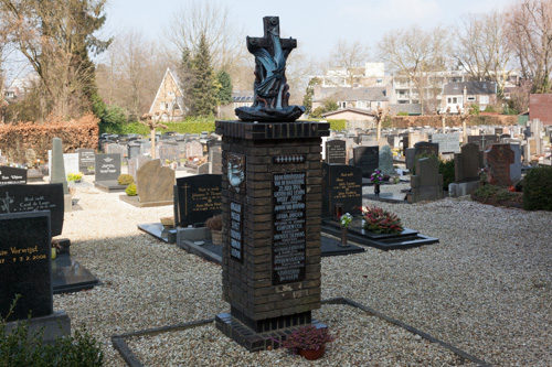 Monument Leerlingen Naaischool Rumpen