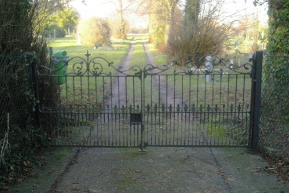 Oorlogsgraven van het Gemenebest Halling Church Cemetery #1