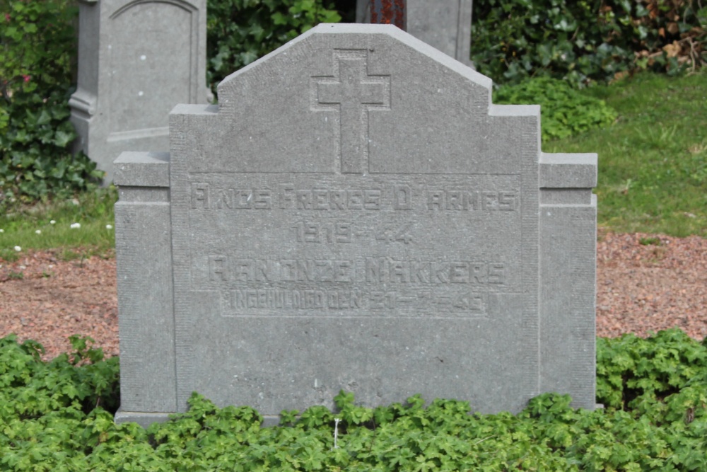 Monument Oudstrijders Sint-Pieters-Leeuw Begraafplaats #2