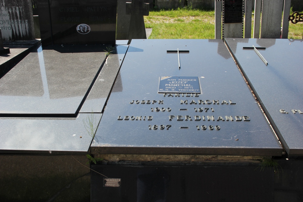 Belgian Graves Veterans Old Cemetery Torhout #1