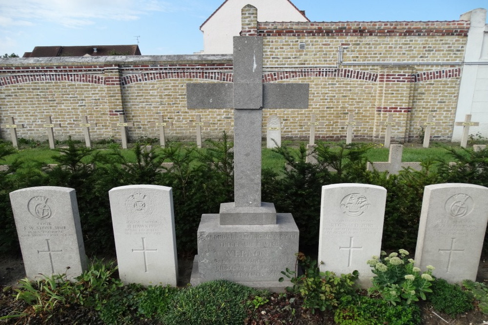 Oorlogsgraven van het Gemenebest Gemeentelijke Begraafplaats Malo-les-Bains #3