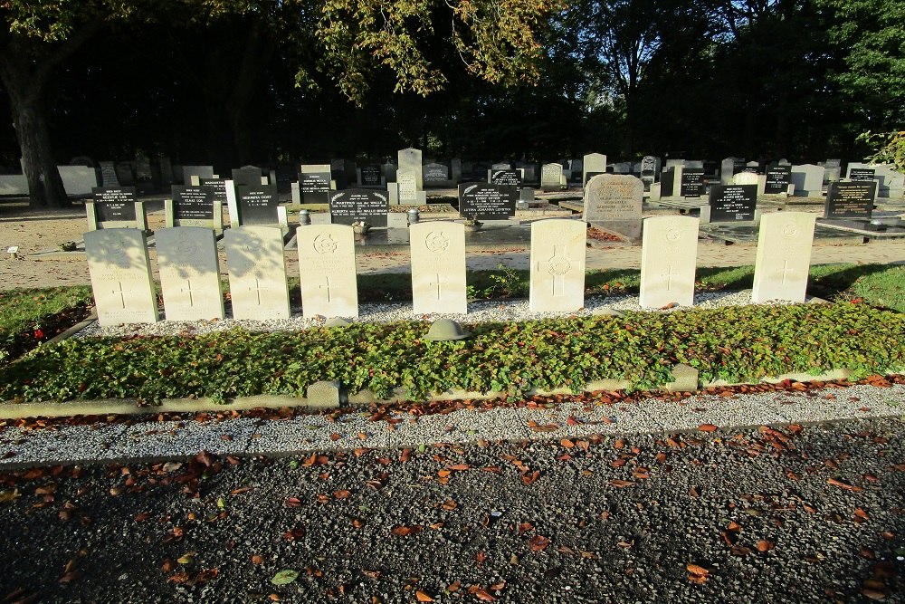 Commonwealth War Graves Municipal Cemetery Vredehof  Willemsoord #5