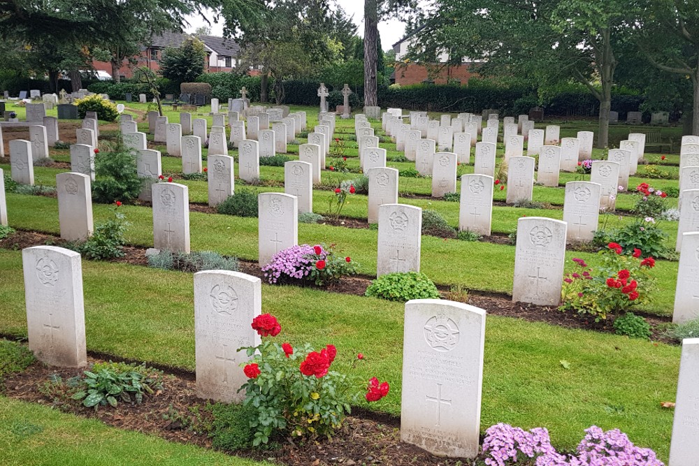 Commonwealth War Graves Stratford-Upon-Avon Cemetery #5