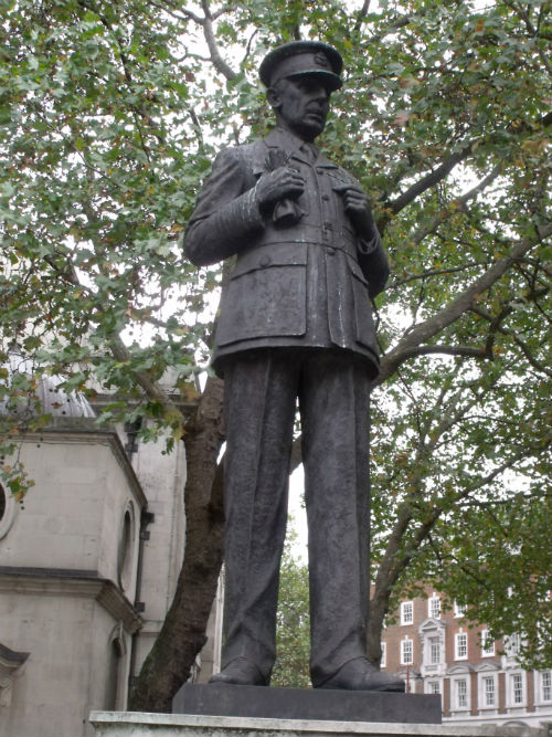 Standbeeld Air Chief Marshall Lord Dowding