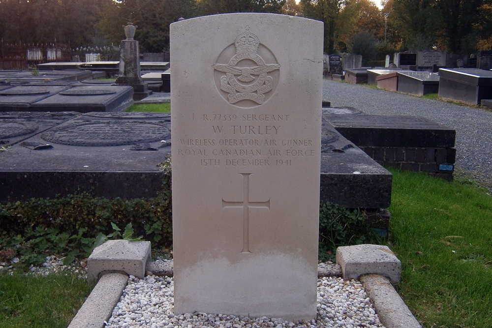 Commonwealth War Graves Municipal Cemetery Usquert #3