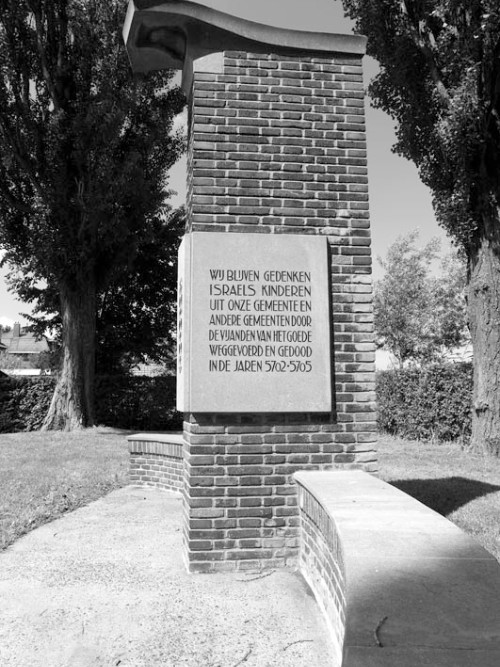 Monument Joodse Begraafplaats Westzaan #1