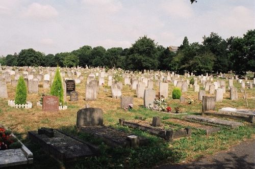 Commonwealth War Graves Bells Hill Cemetery