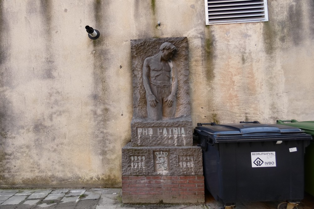 Monument Weggevoerde Leerlingen Middenschool Brugge #1