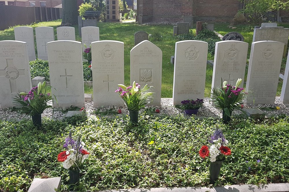 Commonwealth War Graves Protestant Cemetery Castricum #2
