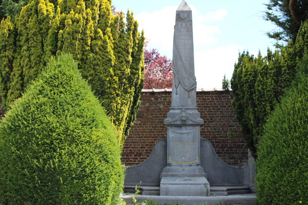 Oorlogsmonument Obourg #2