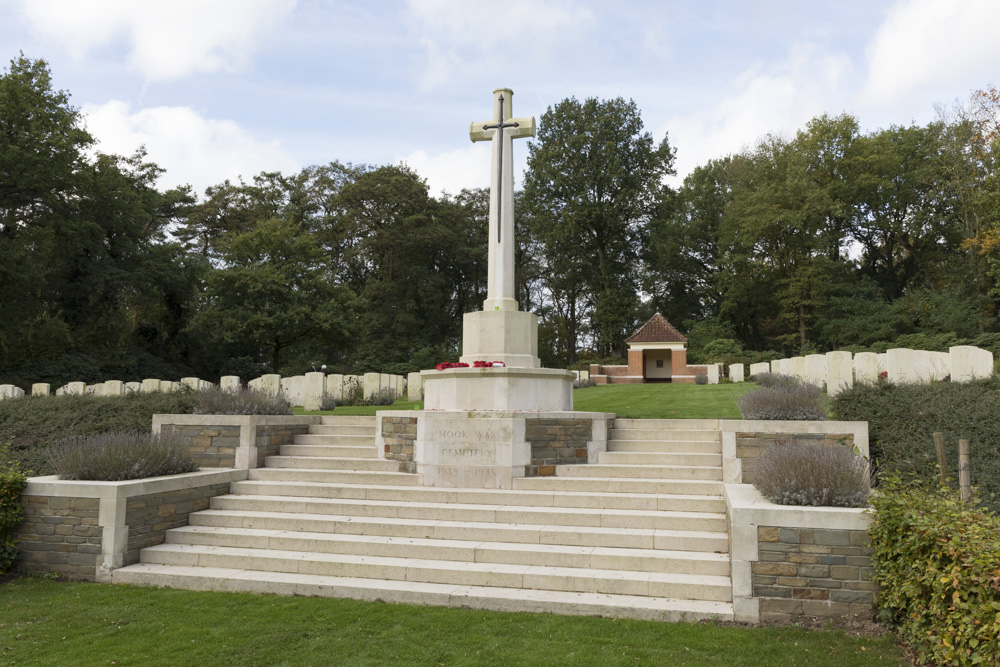 Commonwealth War Cemetery Mook #1