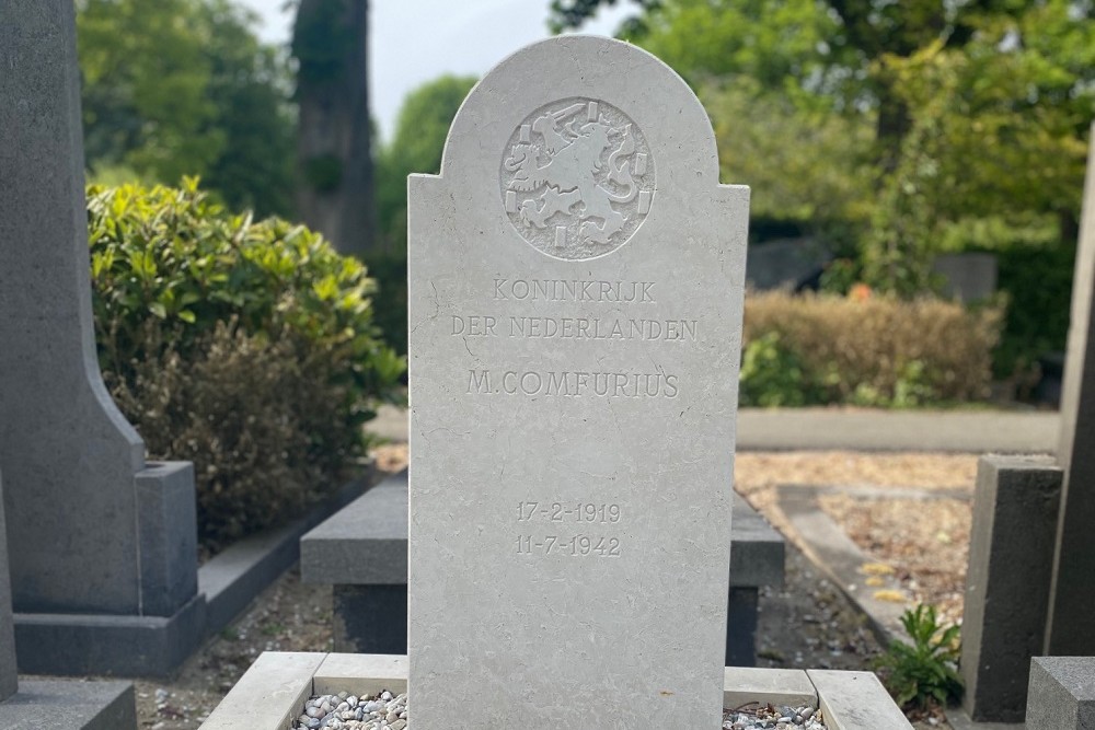 Dutch War Graves Cemetery 