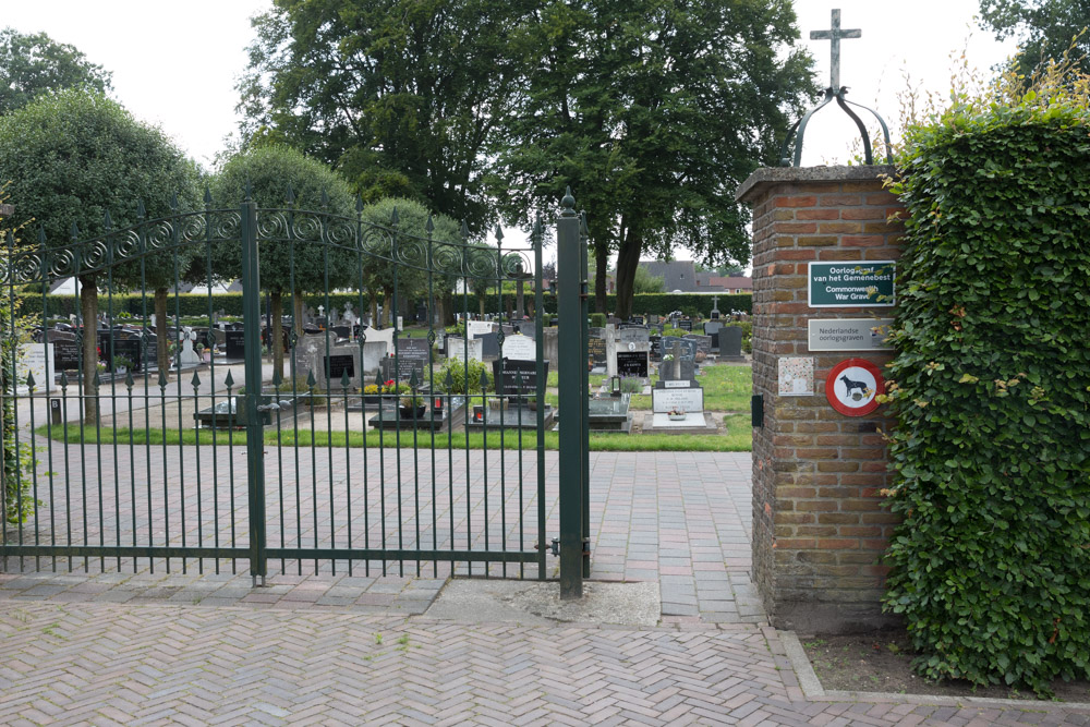 Commonwealth War Grave Roman Catholic Cemetery Losser #3