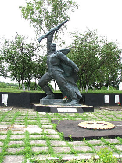 Mass Grave Soviet Soldiers Sutkivtsi #2