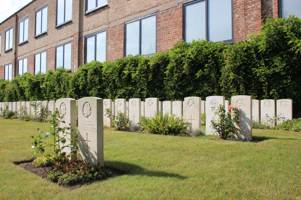 Oorlogsgraven van het Gemenebest Kortrijk #2