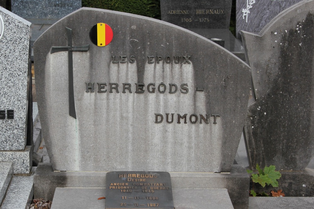 Belgische Graven Oudstrijders Braine-lAlleud Begraafplaats Foriest