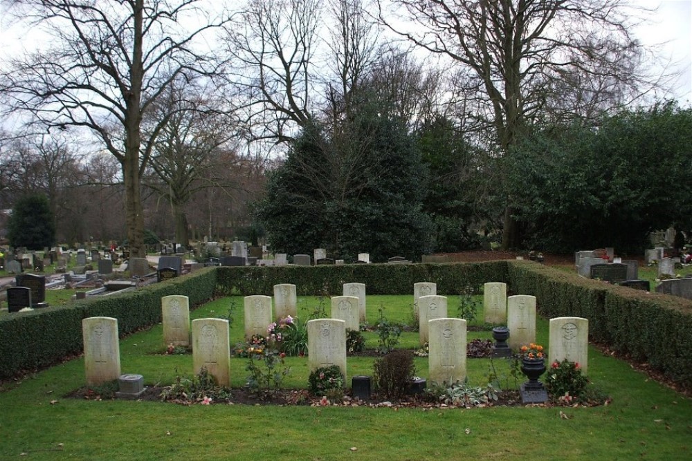 Commonwealth War Graves Hartshill Cemetery #1