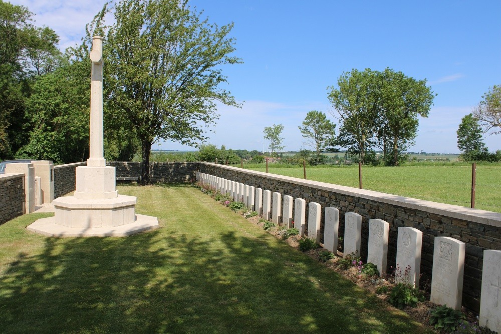 Commonwealth War Cemetery Cherisy Road East #2
